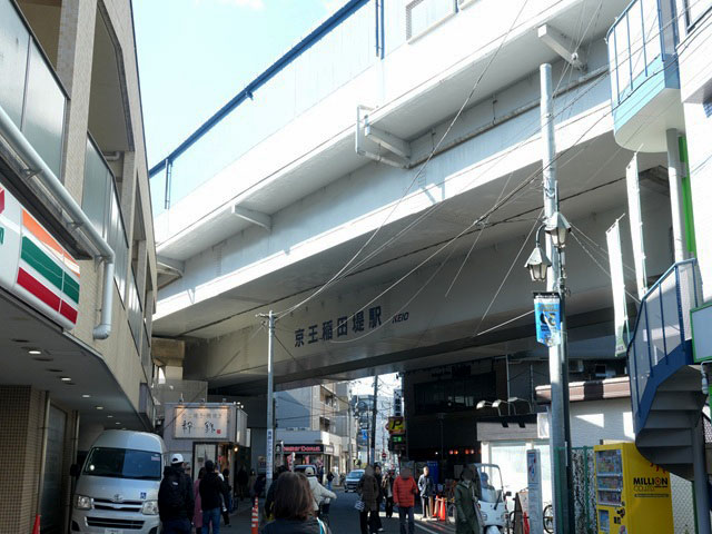 ������c��w���烔�F���f�B�O���E���h�ւ̓��P�i�k���j